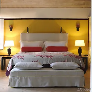 Hotel Cotton House, Friendship